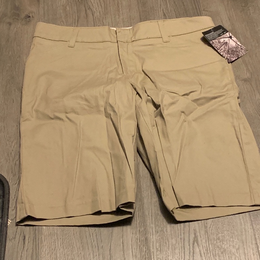 Women’s Dickies Shorts NWT Size 8